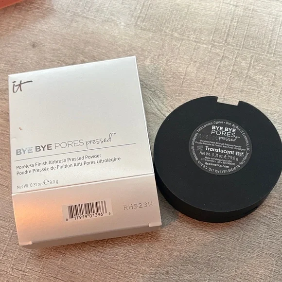 It Cosmetics Bye Bye Pores Anti-Aging Pressed Powder - Picture 2 of 4